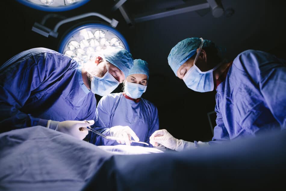 are bariatric surgeons general surgeons